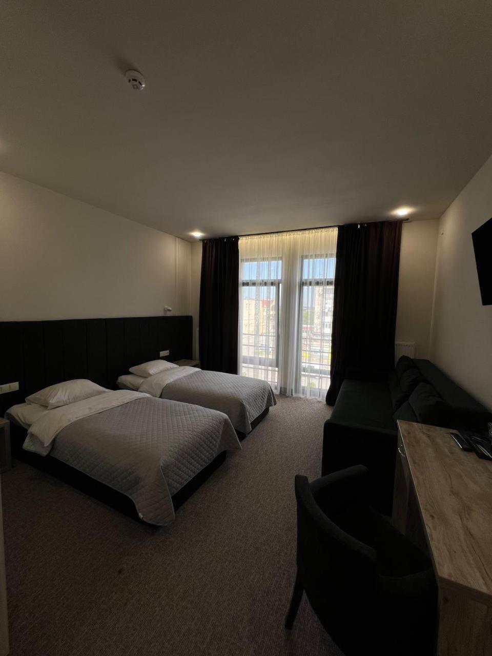 Гетьман Готель & Spa Chortkiv Extérieur photo