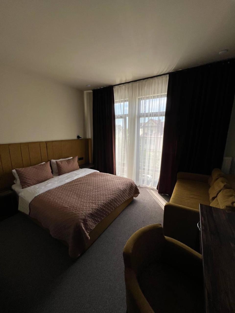 Гетьман Готель & Spa Chortkiv Extérieur photo